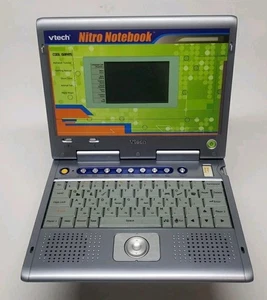 Vtech Nitro Notebook Kinder Lern Laptop Spielzeug mit Mitsingwagen getestet, 2007 - Bild 1 von 8