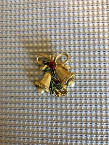 Vintage goldfarbene Brosche mit Weihnachtsglocken mit rotem Stein - Bild 1 von 1