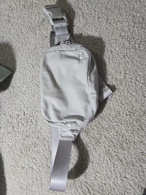 Bolso Cinturón Lululemon Everywhere 1L Gris - Riñonera Bandolera Foto 1 de 4