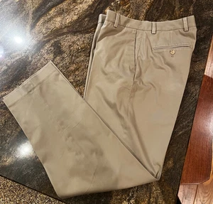 Neu ohne Etikett Kirkland Signature khaki Herrenhose W32 L34 vorne flach 2 % Elasthan - Bild 1 von 15