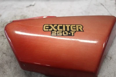 CUBIERTA LATERAL DERECHA ROJO CARMÍN 3Y6-21721-00-E9 1980 YAMAHA SR250G EXCITADOR Foto 1 de 4