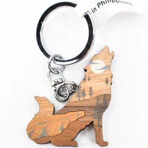 Llavero Northwoods Lobo Aullador Madera Natural con Paisaje Lunar - Imagen 1 de 2
