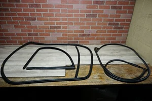 2007-2015 AUDI Q7 4L FRONT RIGHT SIDE DOOR WEATHER RUBBER STRIP SEAL SET OEM* - Picture 1 of 12