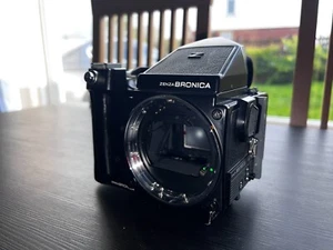 MINT Zenza Bronica ETRSi Film Camera Body With Prism, Film Back, Handle - Picture 1 of 11