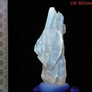 Fluorescent Calcite phosphorescent afterglow long & short wave crystal 299ct - Picture 1 of 8