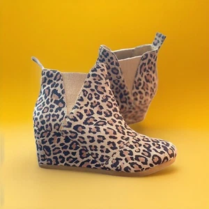 TOMS Kelsey Wedge Ankle Booties Desert Tan Leopard Print Suede Size Women's 7.5 - Picture 1 of 9
