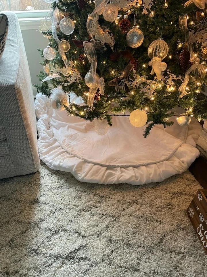 Vickerman 60" Plush White Velvet Treeskirt - QTX17761 - Image 1 of 2