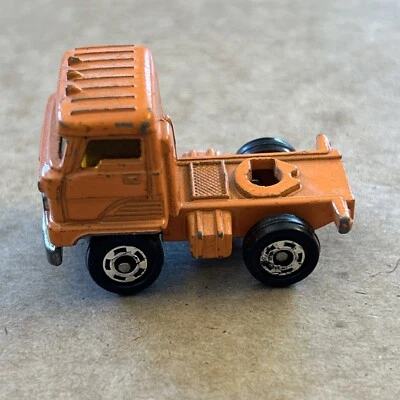 Semirremolque Tomica Die-Cast Metal Amino de 1980 NARANJA raro Foto 1 de 4