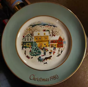 Vintage 1980 Avon Christmas Decorative Plate - Picture 1 of 4