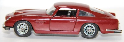 VEREM USATO 1:43 AUTO DIE CAST ASTON MARTIN DB5 VANTAGE ROSSO ART VARIE B - Immagine 1 di 4