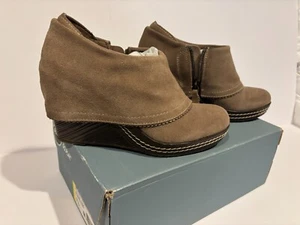 Dr Scholls Balance Size 7.5M MaltTaupe Suede Cuffed Wedge Zip Heel Ankle Boots - Picture 1 of 4