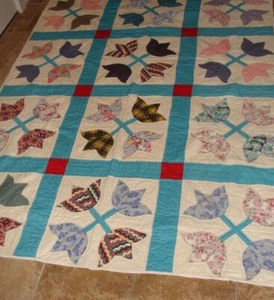 VINTAGE TEXAS ESTATE QUILT TULIP QUILT BLUES MIXED APPROX - Picture 1 of 10