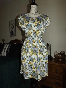 Women's Forever 21 floral mini dress size small New with tags! - Picture 1 of 2