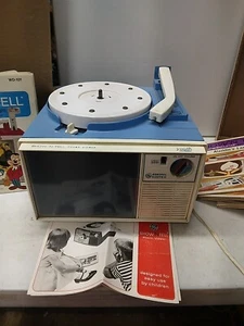 VINTAGE 1960s BLUE GE SHOW N TELL PHONO VIEWER W/ 31 RECORDS & SLEEVES - Picture 1 of 13
