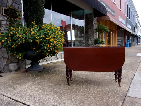Fantastic Mahogany English Drop Leaf Table 19th century Cover
