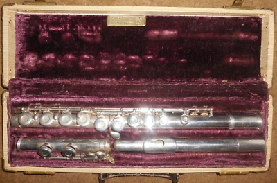 WT Armstrong Model 104 Flute with Hard Case - Elkhart, IN - Image 1 of 4