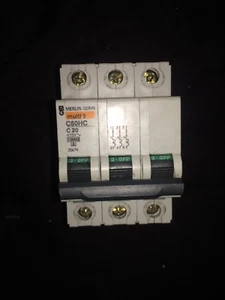 Merlin Gerin MCB 20 AMP dreipoliger 3 Phasen Schutzschalter Typ C 20A C60HC320 25674 - Bild 1 von 7