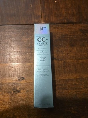 it Cosmetics CC LIGHT MEDIUM Oil-Free Matte SPF 40 Poreless Finish Full Coverage - Image 1 of 4