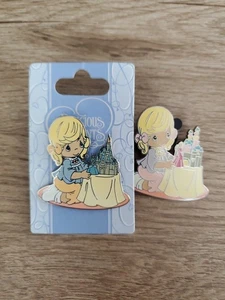 Disney Pin Precious Moments A World of My Own (Cinderella's Castle And Aurora) - Picture 1 of 5