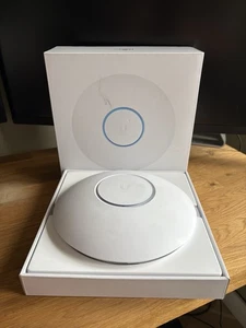 Ubiquiti Networks U6-LR UniFi 6 Long-Range Access Point - Photo 1/3