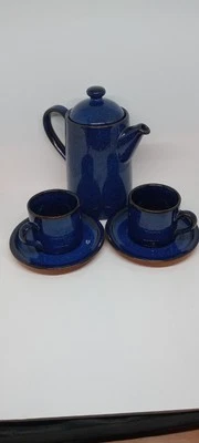 HENRY WATSON JUEGO DE TÉ TERRACOTA AZUL COBALTO OLLA CON 2 TAZAS Y PLATILLOS LIMPIO Foto 1 de 4
