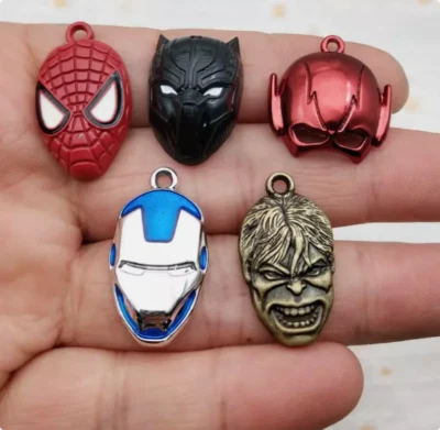 nuevo lote 50 piezas dibujos animados cabeza vengador mezcla encanto collar colgante hágalo usted mismo fabricación de joyas Foto 1 de 2