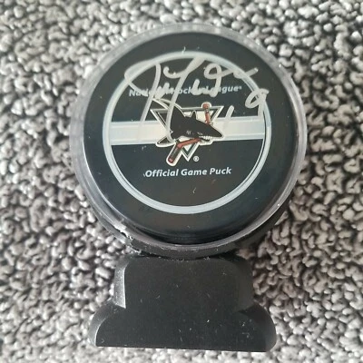 Disco de juego oficial firmado por Joe Thornton San Jose Sharks Foto 1 de 2