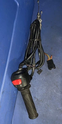 Mando interruptor manillar lateral derecho Suzuki Hayabusa GSX1300 gsx 1300 Busa 99-07 Foto 1 de 4