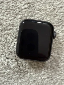 Apple Watch Series 5 40mm Aluminium **Light Scratches** - Zdjęcie 1 z 4