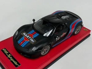 1/18 AutoArt Porsche 918 Spider Weissach Paquete Negro Martini 77929 Cuero Bajo - Imagen 1 de 13