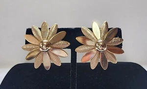 New Vintage Sarah Coventry Large Gold Tone Sunflower Clip-On Earrings - Picture 1 of 2