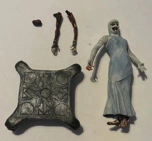 NECA Hellraiser Series 2 – Skinless Julia Loose Figure - Picture 1 of 3