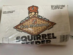 The Home Depot Eichhörnchen Futterhaus & Load 'N Go LKW Holz Bausätze für Kinder - Bild 1 von 2