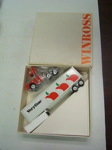 Winross Veryfine International 8300 Tractor 1992 MIB - Picture 1 of 5