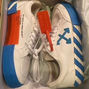 White Off Low Vulcanized Canvas blau-weiß Damengröße 8 neuwertig - Bild 1 von 7