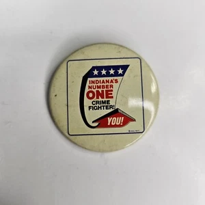 Chaleco De Colección Indiana Crime Fighter Ronda 1977 Pinback Pin Botón - Imagen 1 de 5