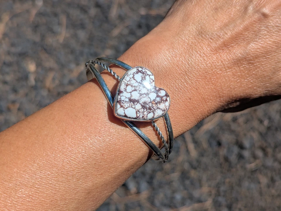 Brazalete turquesa caballo blanco nativo americano en forma de corazón joyería talla 7 pulgadas Foto 1 de 4