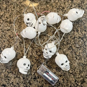 Vtg Halloween String Light Set of 10 Blow Mold Skeleton Skull Tested Working - Picture 1 of 5