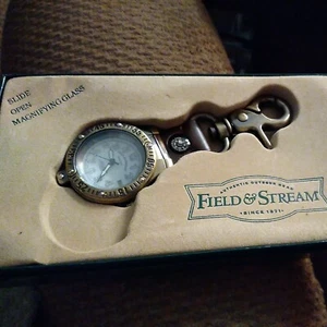 Field & Stream Outdoor Clip On Taschenuhr Vergrößerungsrutsche & leuchtende Zeiger. - Bild 1 von 13