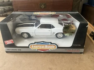 Camaro Z/28 1969 4 marce in Dover bianca ERTL 1/18 scala (1 di 1500)...nuova con scatola - Foto 1 di 8