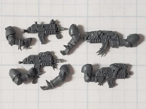40k Space Wolves Bits Wolf Pack Grey Hunter Rune Engraved Bolters x4 W/Arms - Picture 1 of 4