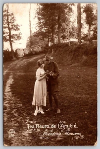 COUPLE SOLDIER WORLD WAR I ERA ALFRED NOYER RPPC FRIENDSHIP & FLOWERS POSTCARD - Picture 1 of 3