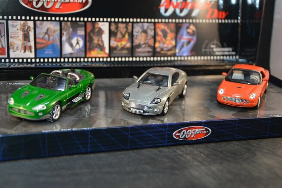 MINICHAMPS 1/43 JAMES BOND COLLECTION 40TH ANNIVERSARY COFANETTO 007 DIE CAST - Immagine 1 di 4