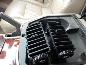 99-06 TOYOTA LANDCRUISER AMAZON 4.2D HDJ 100 SERIES DASH VENTS - Picture 1 of 1