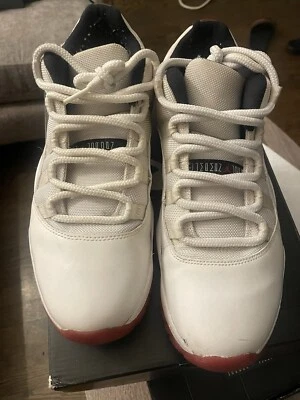 Air Jordan 11 ретро низкий вишневый низ размер 11 - Изображение 1 из 4