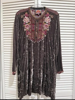 "Vestido túnica de terciopelo bordado JOHNNY WAS talla XL $598 🩶🩶🩶 48"" busto" Foto 1 de 4