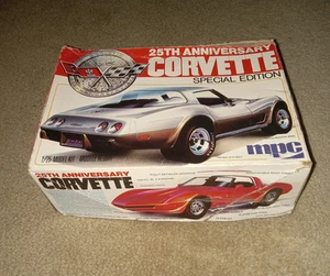 Vintage MPC 25th Anniversary Corvette Model Kit Sealed Parts Minus 1 Rücklicht - Bild 1 von 6