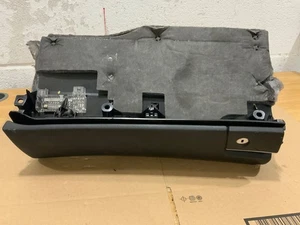 MERCEDES W203 HANDSCHUHFACH GRAU SCHWARZ RHD LIMOUSINE A2036800998 2006 7F44 646 220 345 - Bild 1 von 7