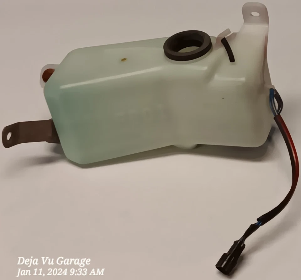 Depósito de lavadora de parabrisas delantero OEM Mazda RX7 FC 86-91 Foto 1 de 4