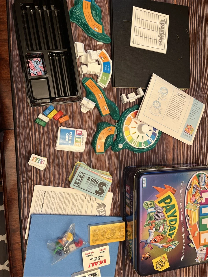 Combo de juegos de mesa The Game of Life & Payday Collector's Tin Complete Parker Bros Foto 1 de 4